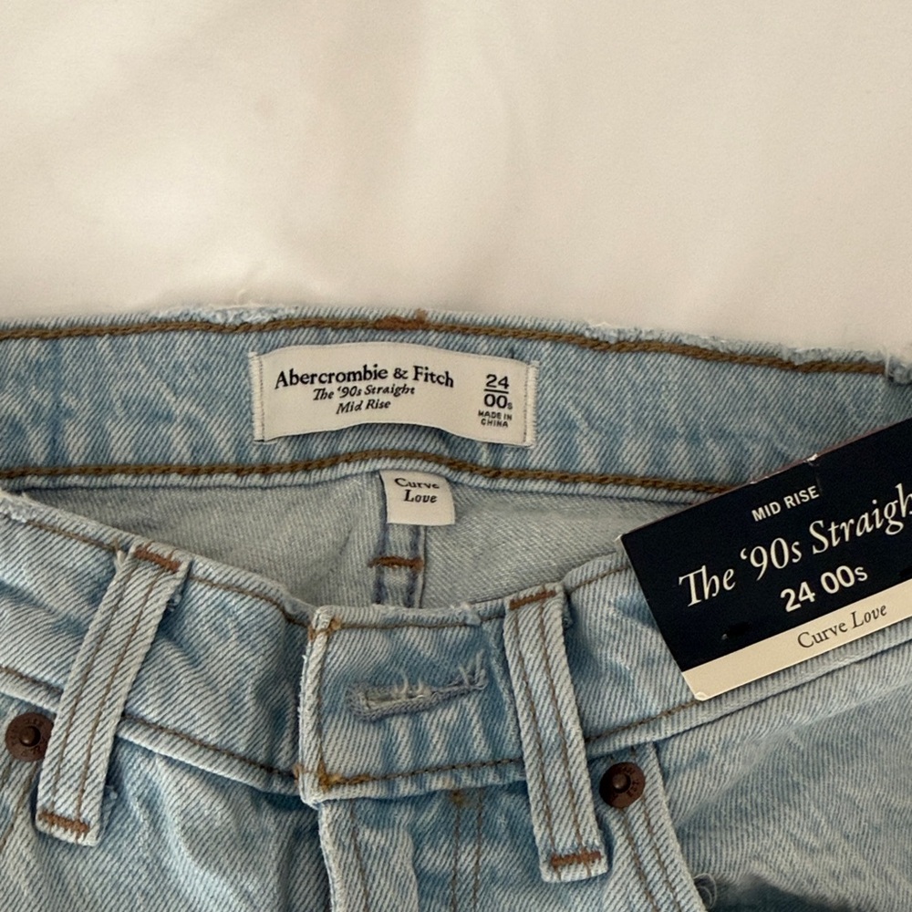 Abercrombie & Fitch 90s Straight Mid-Rise Curve Love Light Blue Denim Jeans